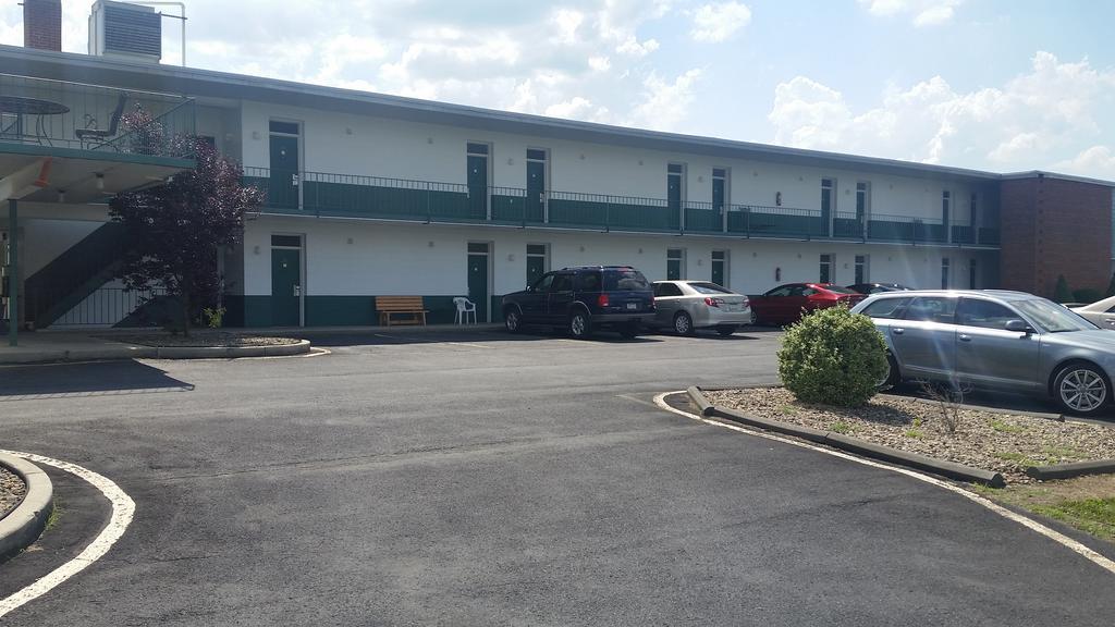 Huntingdon Motor Inn Экстерьер фото