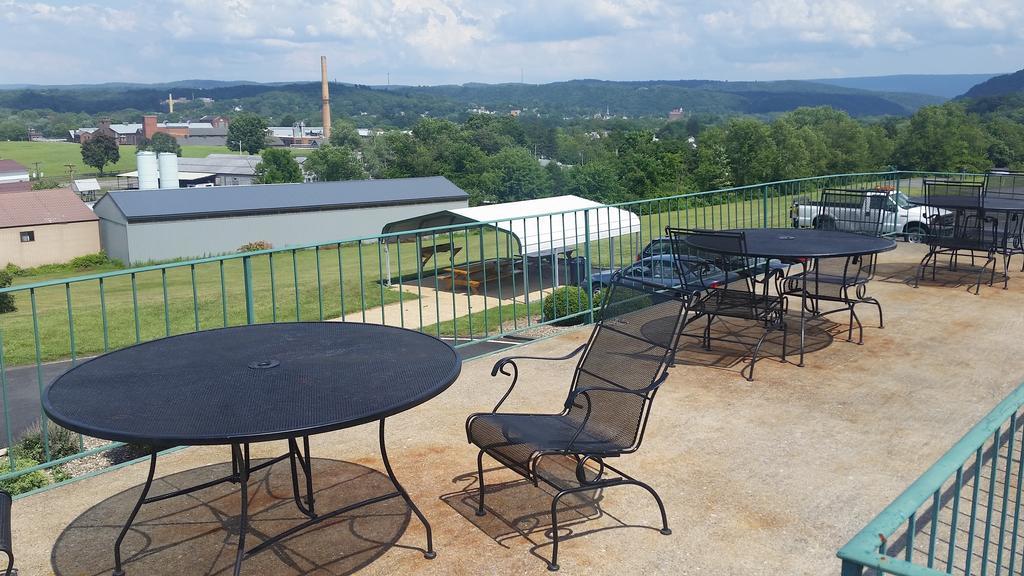 Huntingdon Motor Inn Экстерьер фото