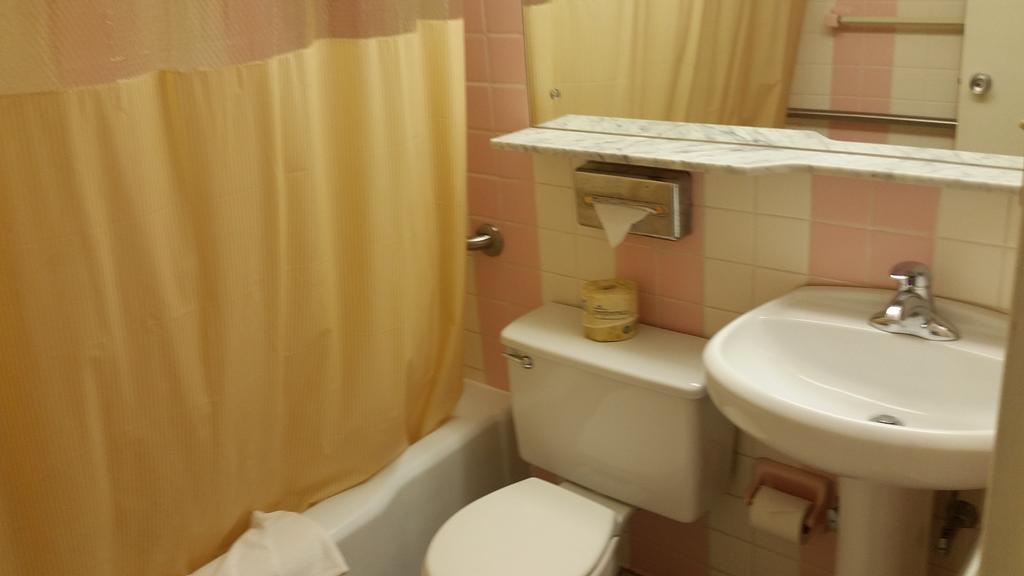 Huntingdon Motor Inn Экстерьер фото