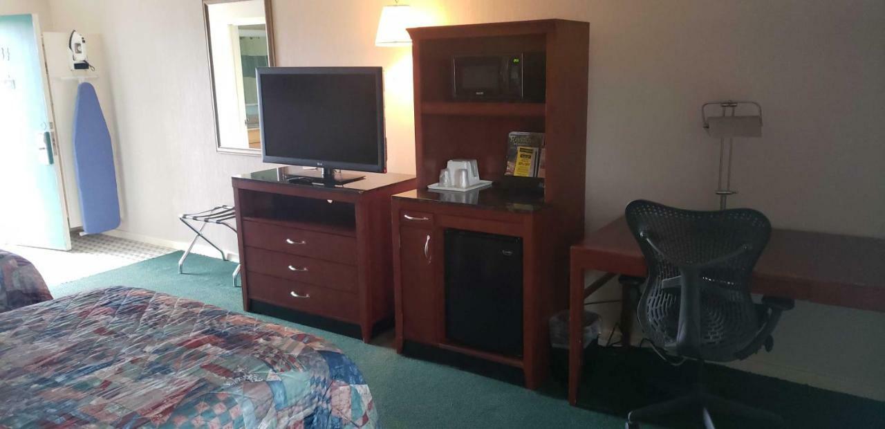 Huntingdon Motor Inn Экстерьер фото