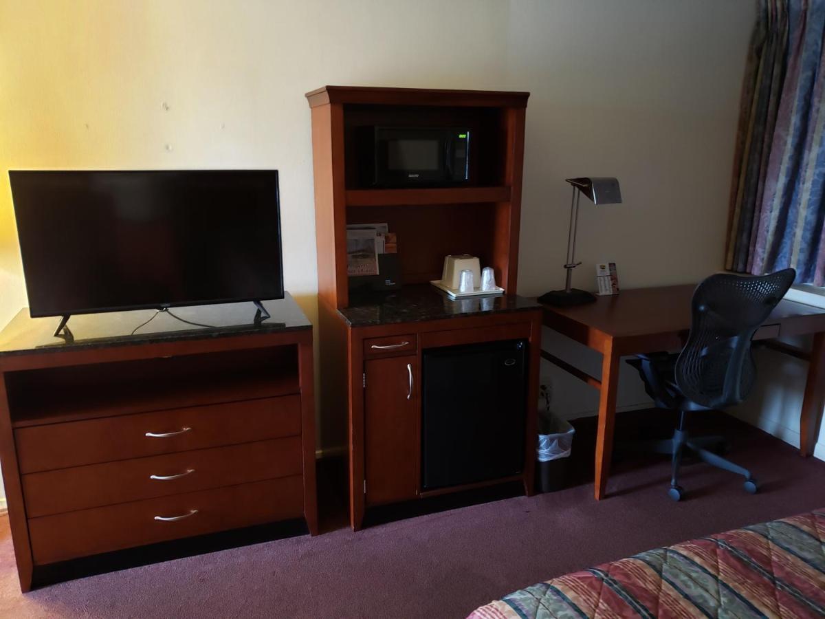 Huntingdon Motor Inn Экстерьер фото